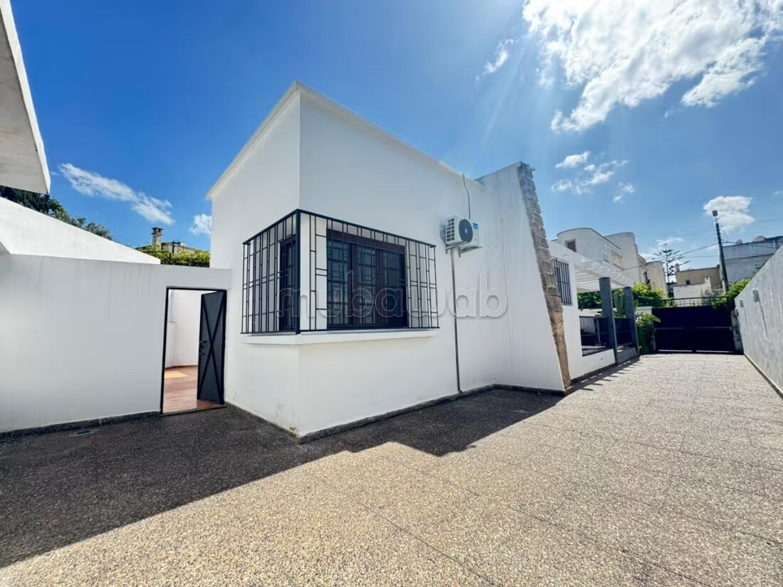 Villa 400 m² à louer à الدار البيضاء — Photo 20