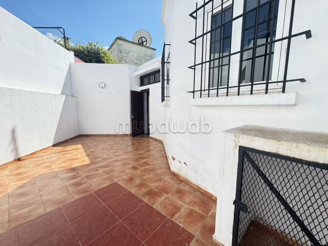 Villa 400 m² à louer à الدار البيضاء — Photo 36