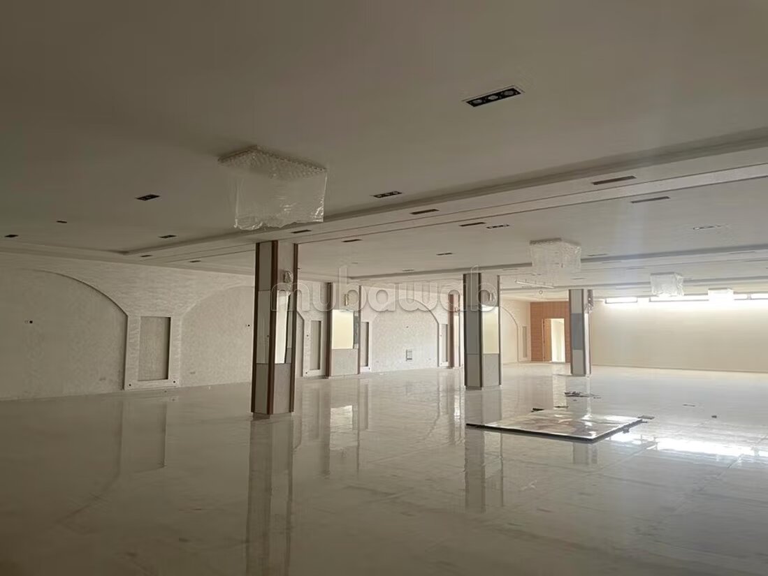Commercial building 4510 m² for rent in Rabat — Photo 6