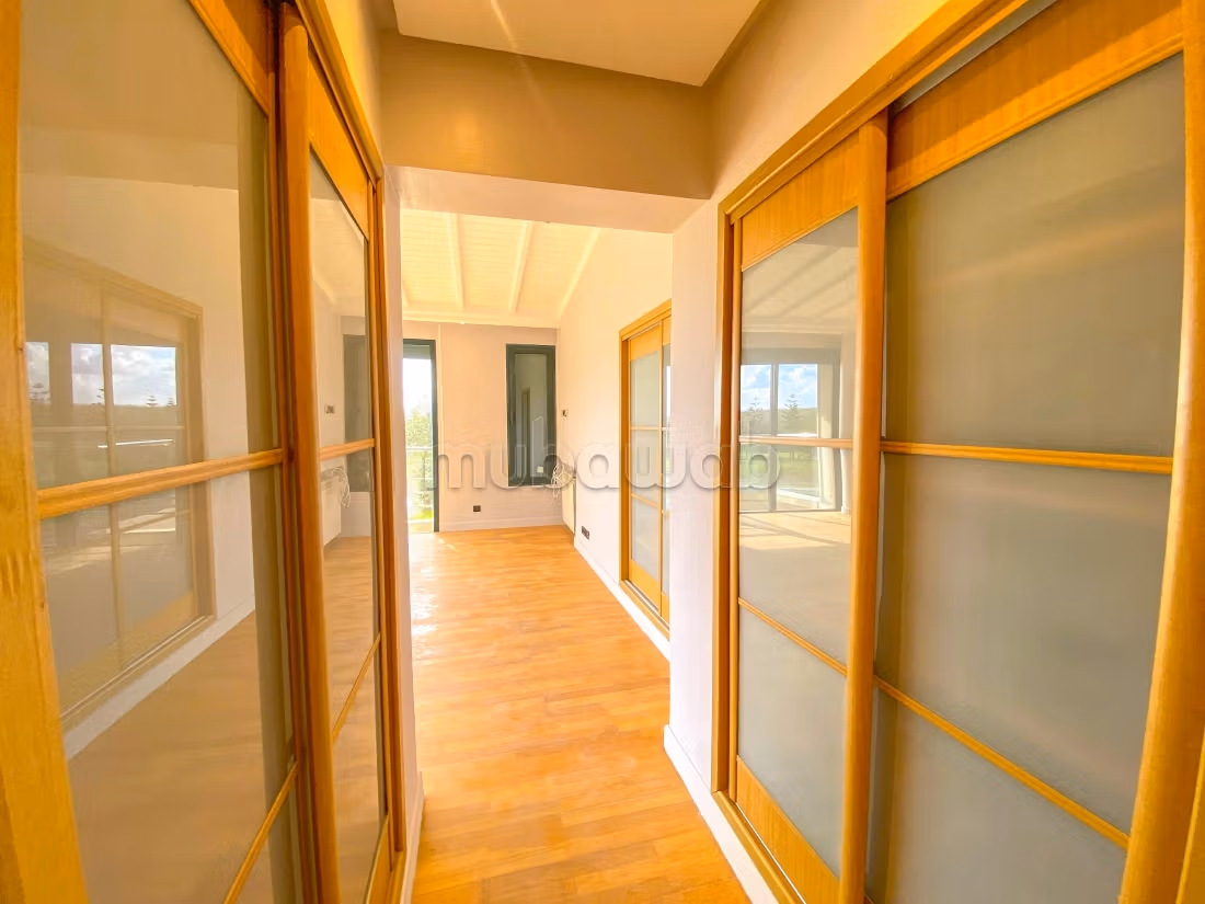 Villa 900 m² à louer à Ville Verte — Photo 8