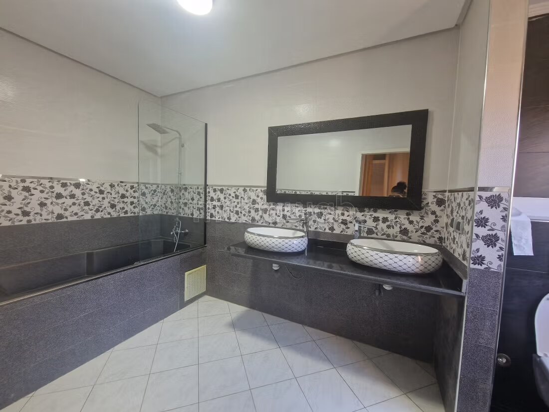 Family villa 500 m² for rent in Marrakech — Photo 13