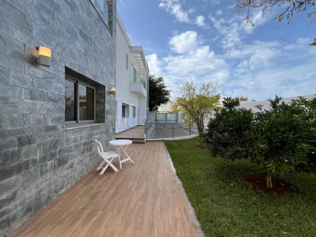 Villa 1000 m² à louer à Rabat – Souissi — Photo 17