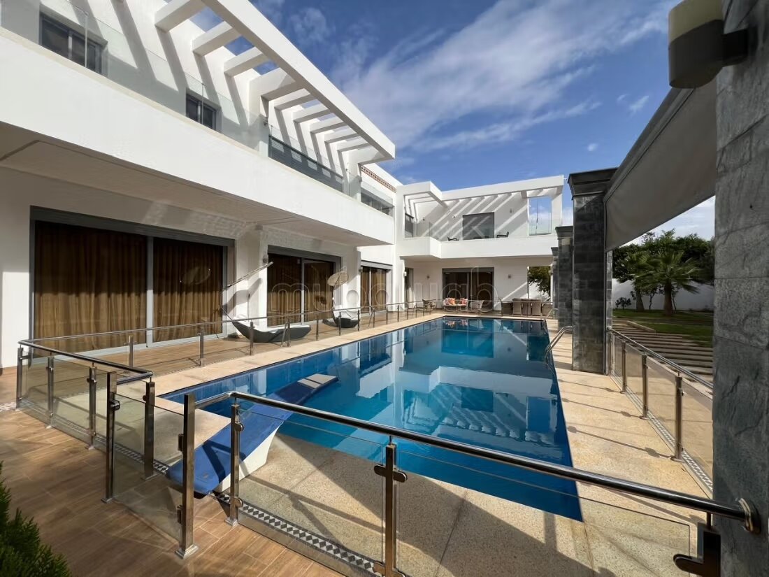 Villa 1000 m² à louer à Rabat – Souissi — Photo 14