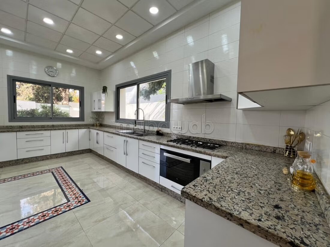 Villa 1000 m² à louer à Rabat – Souissi — Photo 20