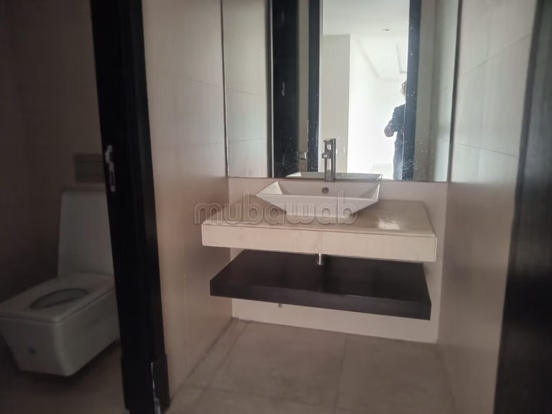 221 m² Apartment for Rent in الدار البيضاء — Photo 16
