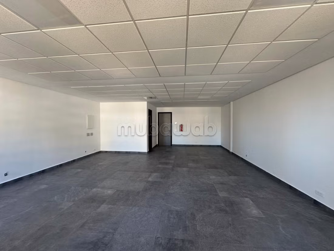 Office 72 m² for rent in Casablanca — Photo 2