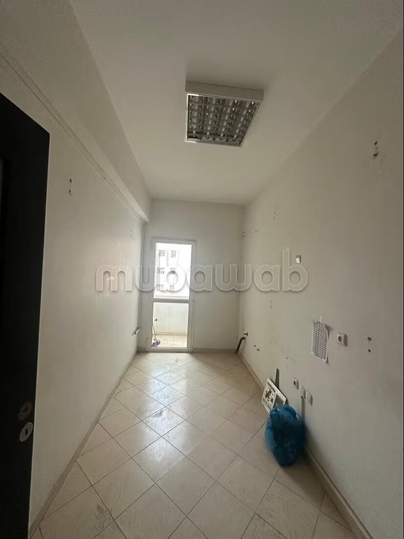 Office 70 m² for rent in Casablanca — Photo 4