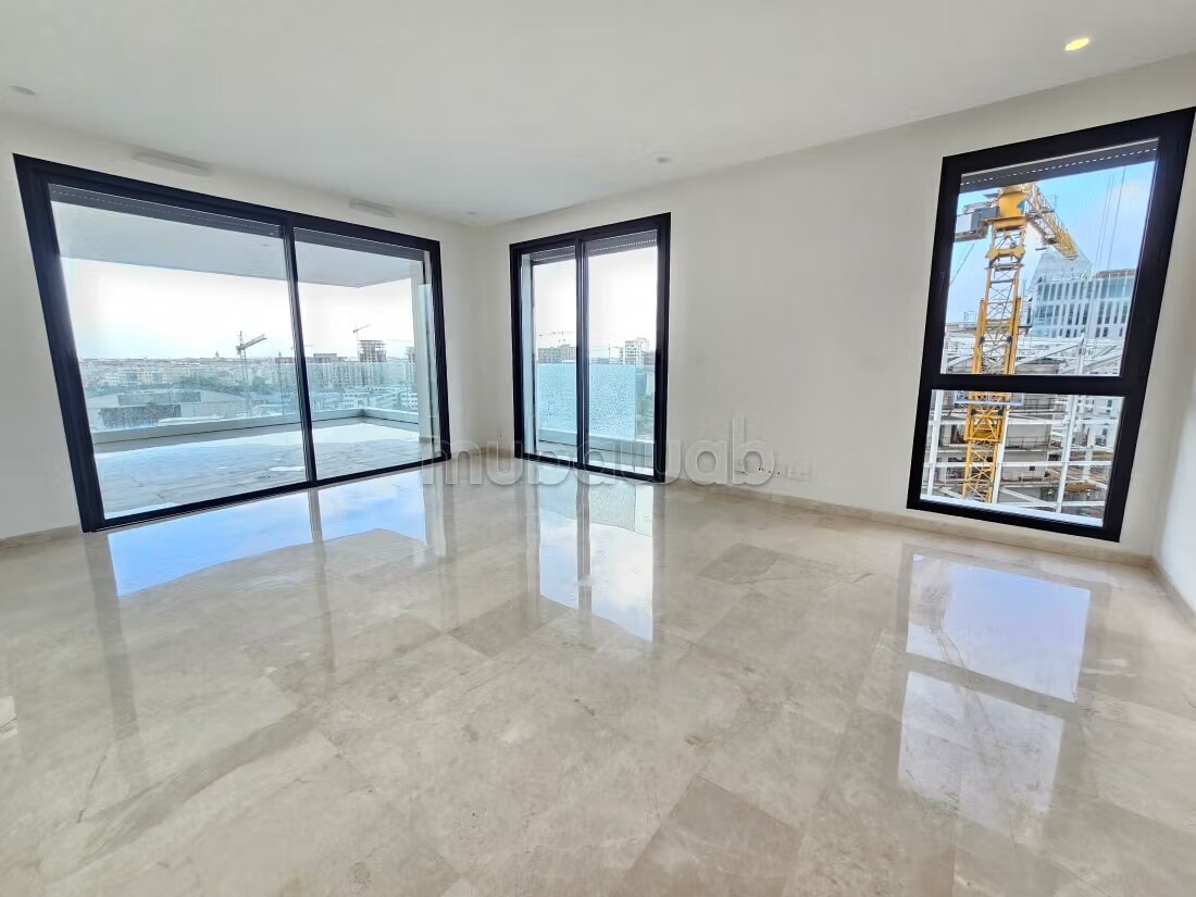 Beautiful new apartment on a high floor