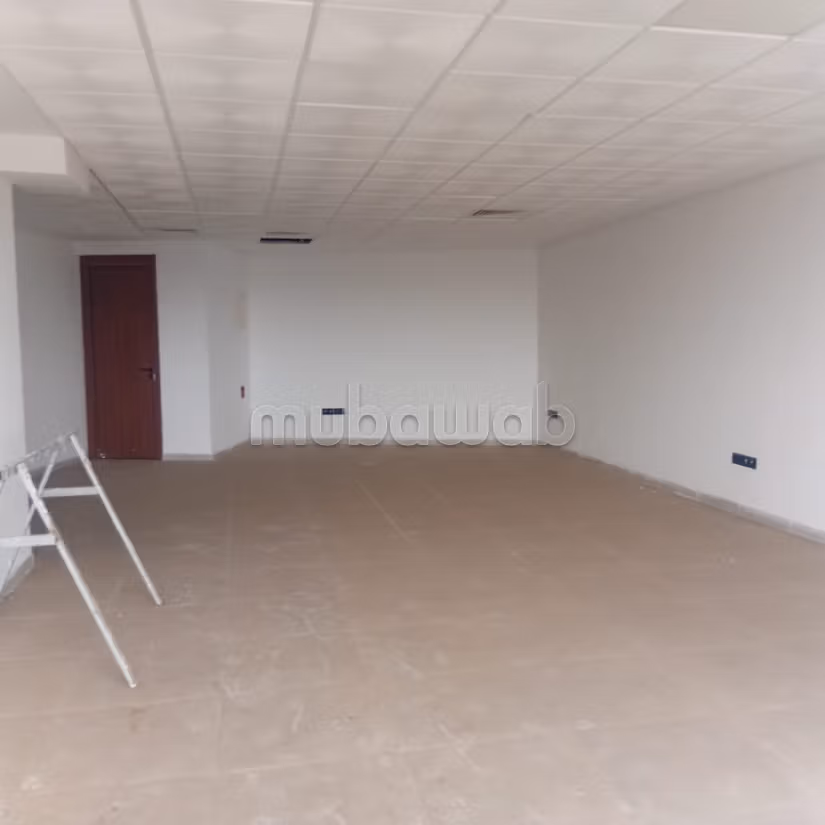 مكتب 73 م² للإيجار في الدار البيضاء — Photo 3