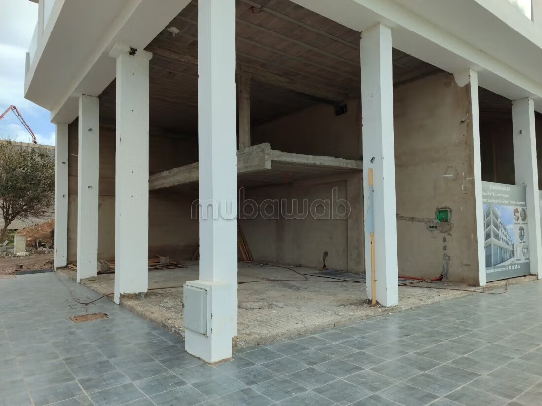 Magasin Double Façade Emplacement Stratégique &amp; Prix Excepti...