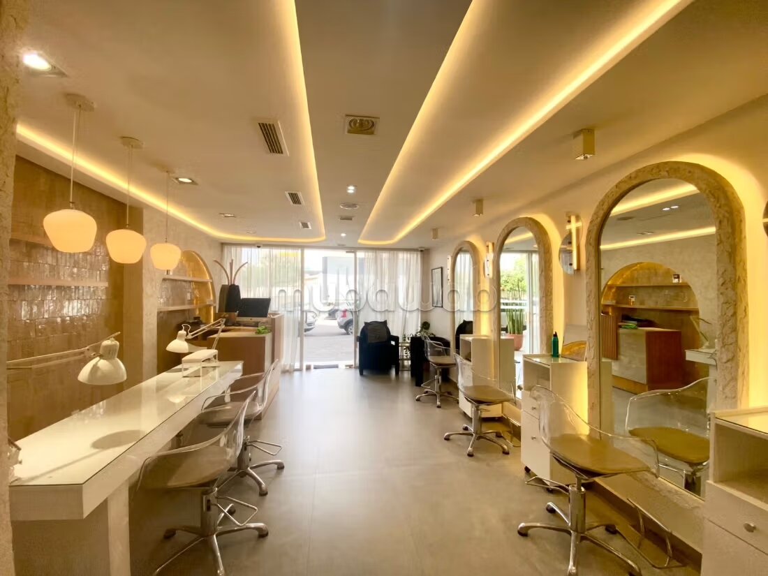Salon de coiffure esthétique 114m² à louer à Casablanca — Photo 4