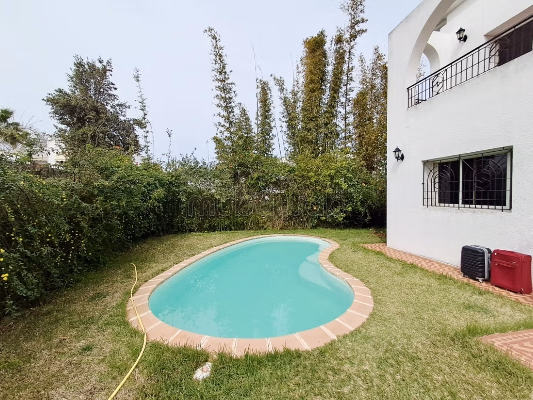 900 m² Villa for Rent in Rabat — Photo 2