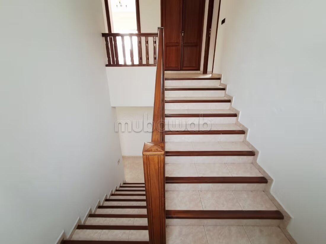 900 m² Villa for Rent in Rabat — Photo 3
