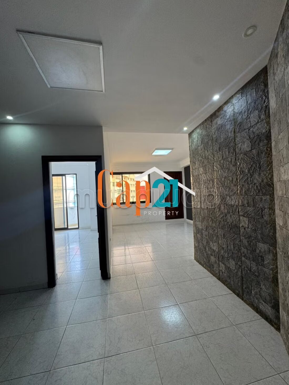 Office 47 m² for rent in Tangier — Photo 132