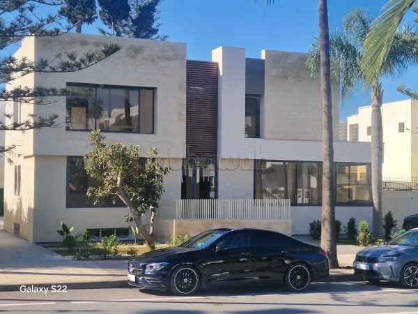 Office 600 m² for rent in Rabat — Photo 2