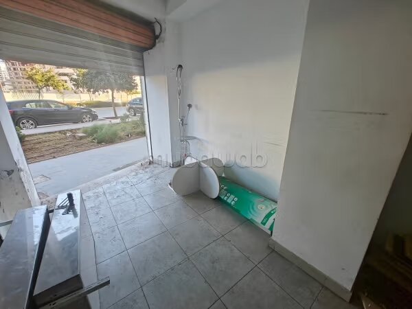 65m² Commercial Space for Rent in Beauséjour — Photo 13