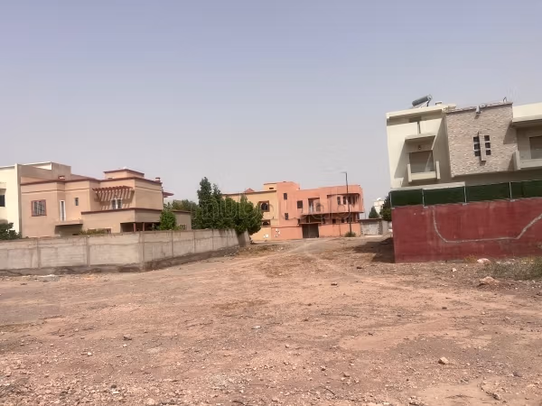 322 m² Land for Sale in Marrakech — Photo 2