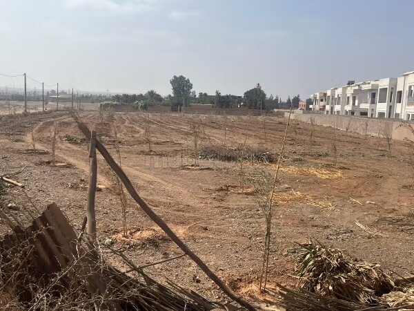 Land 1800 m² for sale in Marrakech — Photo 2