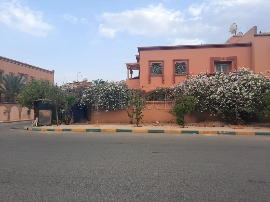 300 m² Villa for Sale in Marrakech