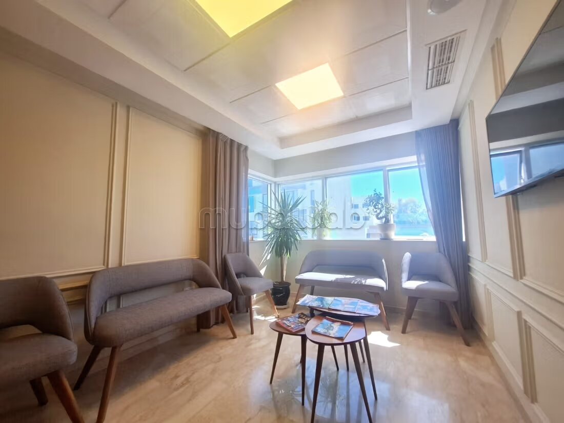 Office 65 m² for Rent in Casablanca — Photo 3