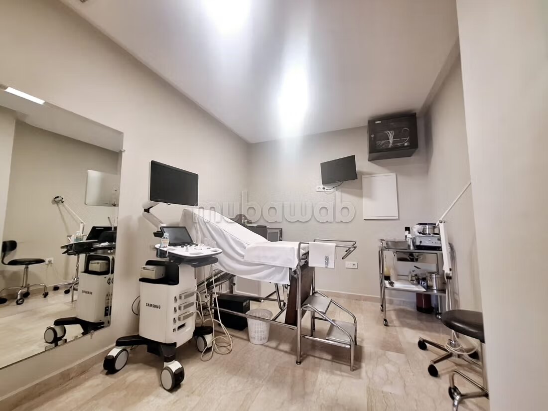 Office 65 m² for Rent in Casablanca — Photo 11