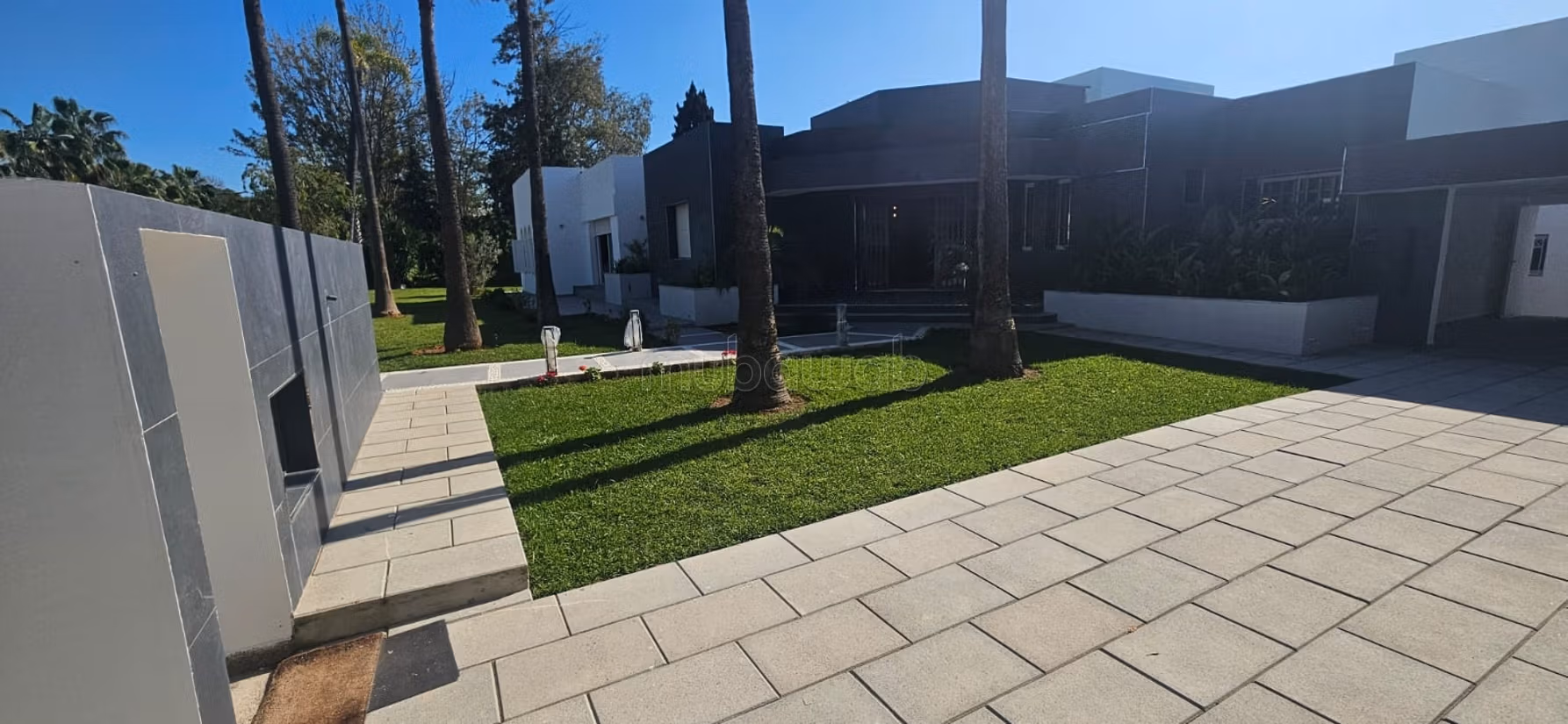 Furnished Villa 2500 m² for rent in Souissi - Rabat — Photo 4