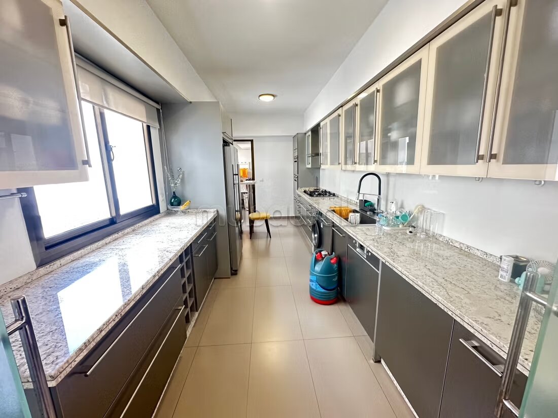 Family Apartment 180 m² for Rent in Casablanca — Photo 18