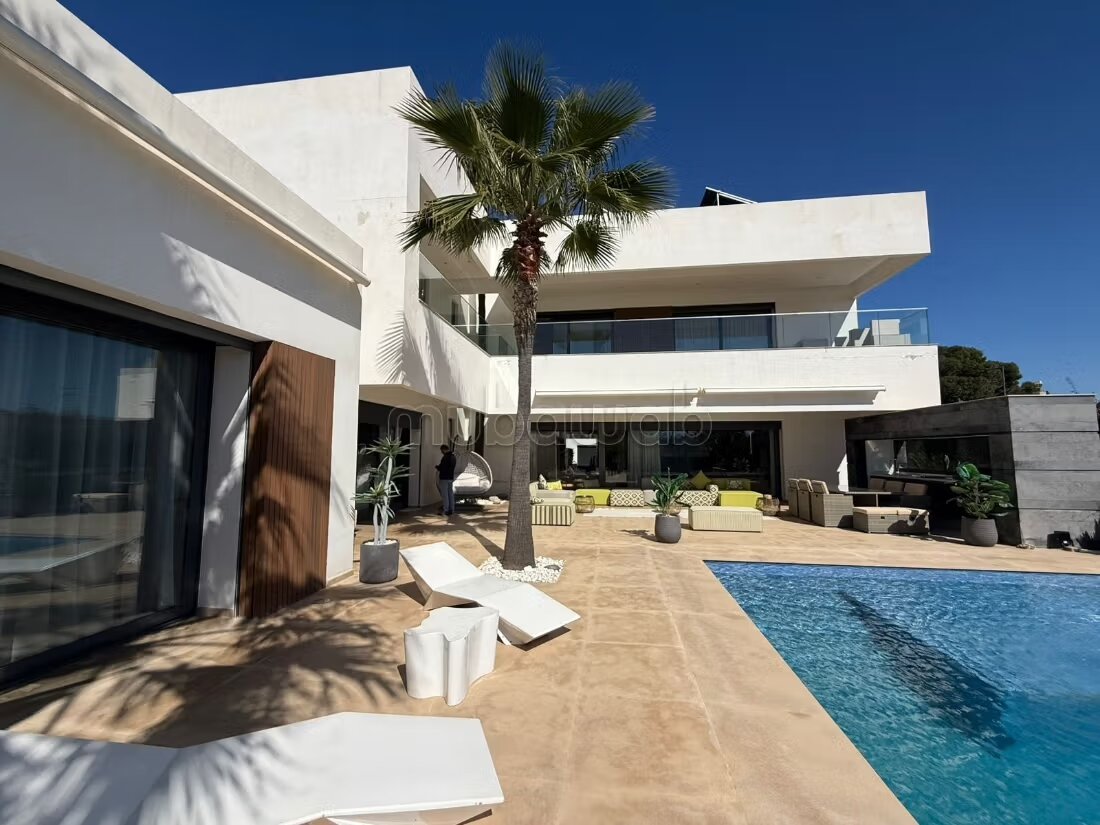 Villa 1700 m² for Sale in Rabat – Souissi — Photo 2