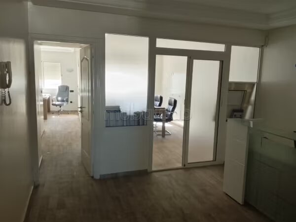 Bureau neuf 82 m² à louer à Casablanca (Roches Noires) — Photo 11