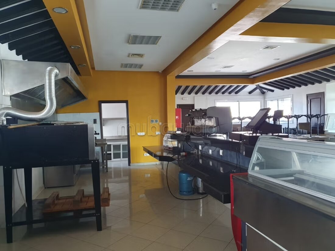Café Pizzeria 231 m² à louer à Rabat