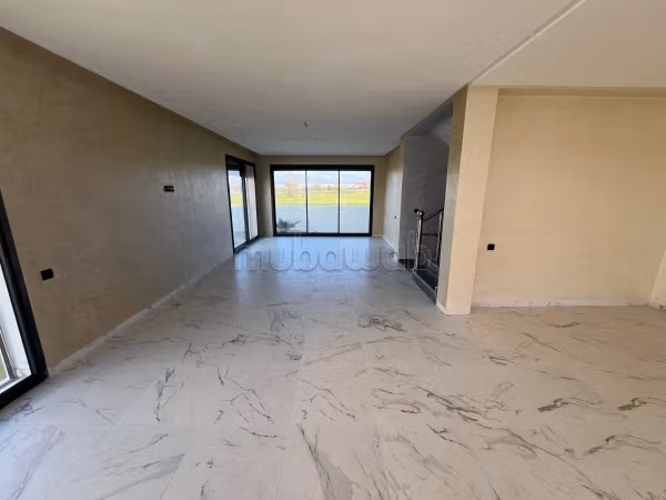 Villa 320 m² à louer à Rabat — Photo 4