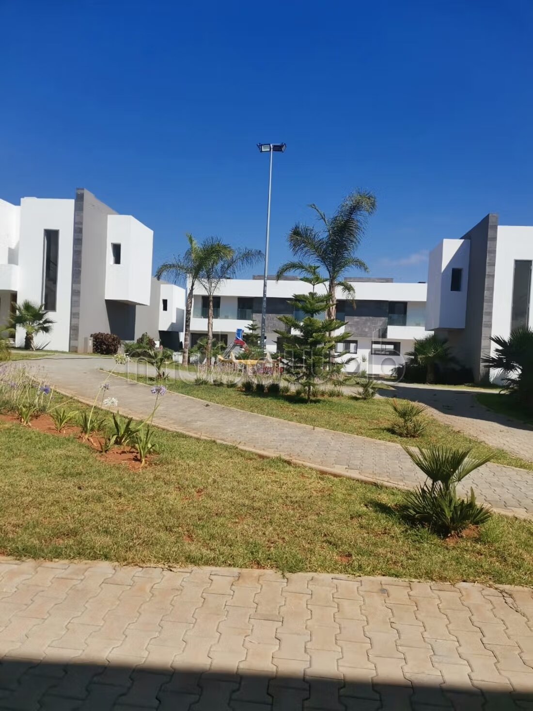 Villa 320 m² à louer à Rabat — Photo 3