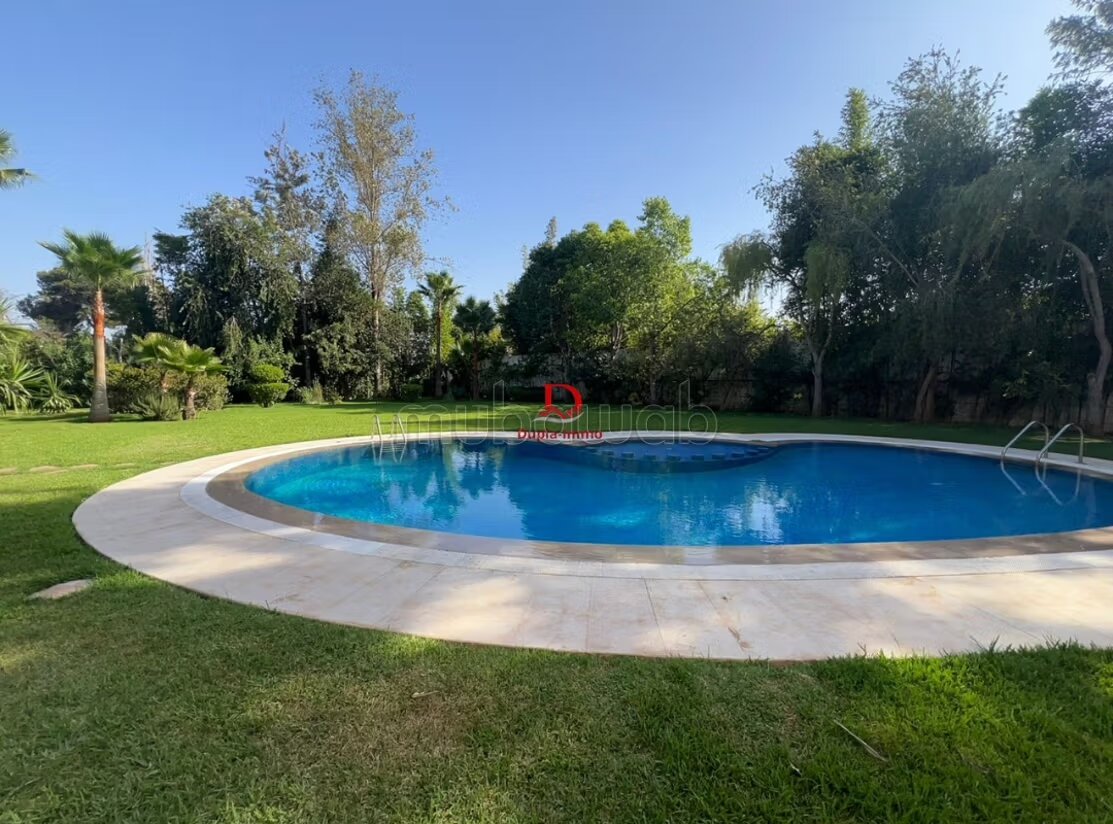 Villa de 2000 m² à louer à Rabat — Photo 2