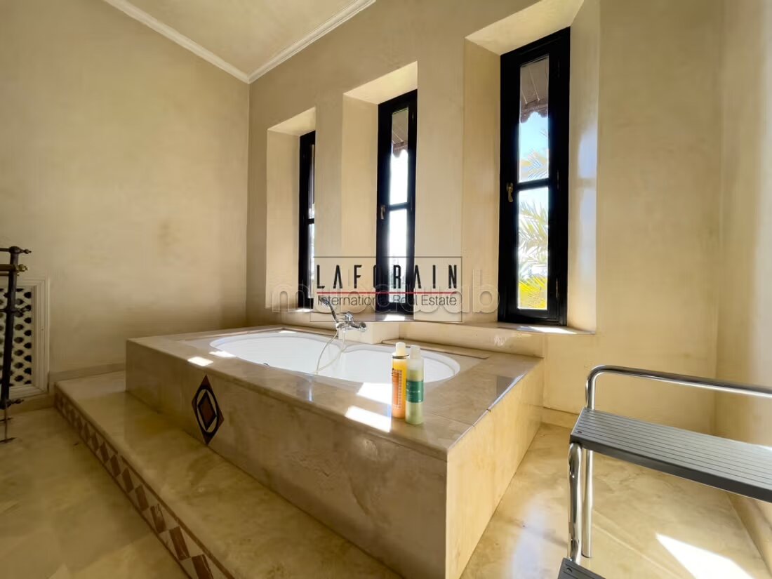 Villa neuve 300 m² à louer à Marrakech — Photo 202