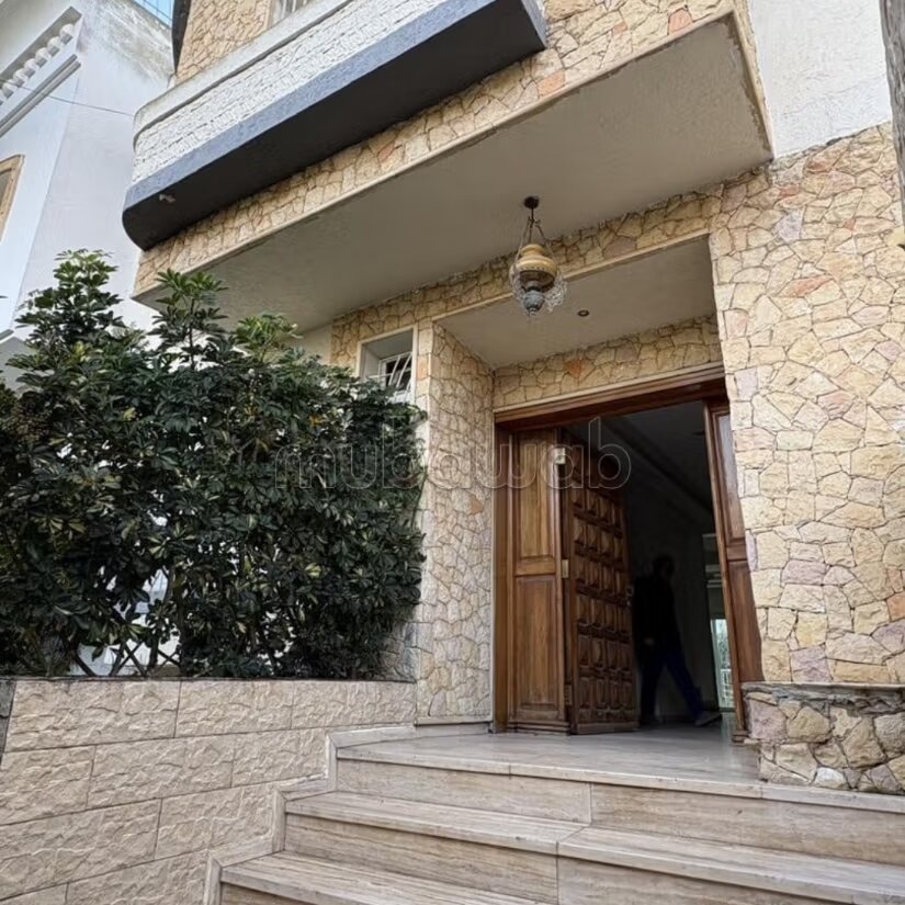 فيلا ٢٥٠م٢ للإيجار في الدار البيضاء — Photo 3