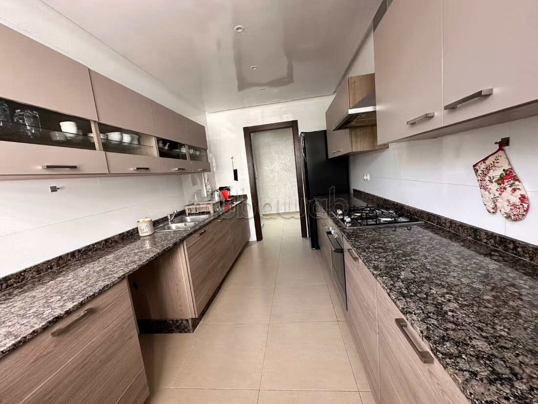 شقة 3 غرف 160 م² للإيجار في الرباط (سويسى) — Photo 37