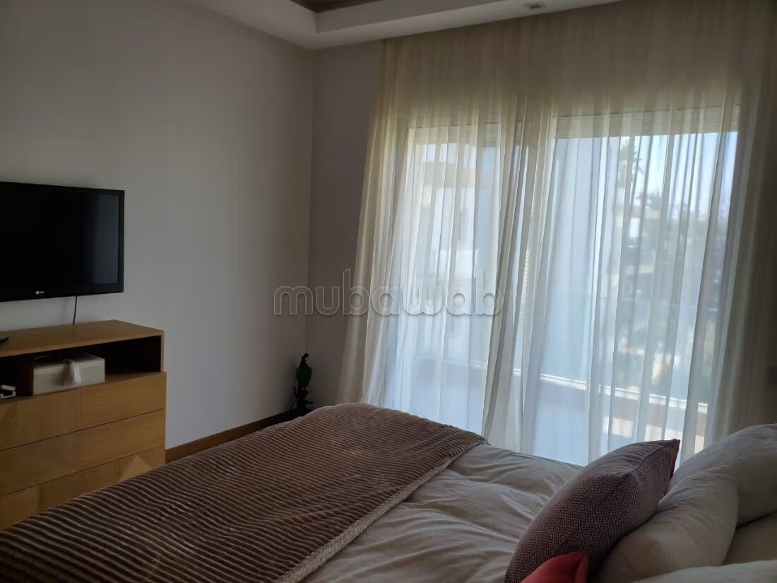 شقة 3 غرف 160 م² للإيجار في الرباط (سويسى) — Photo 348
