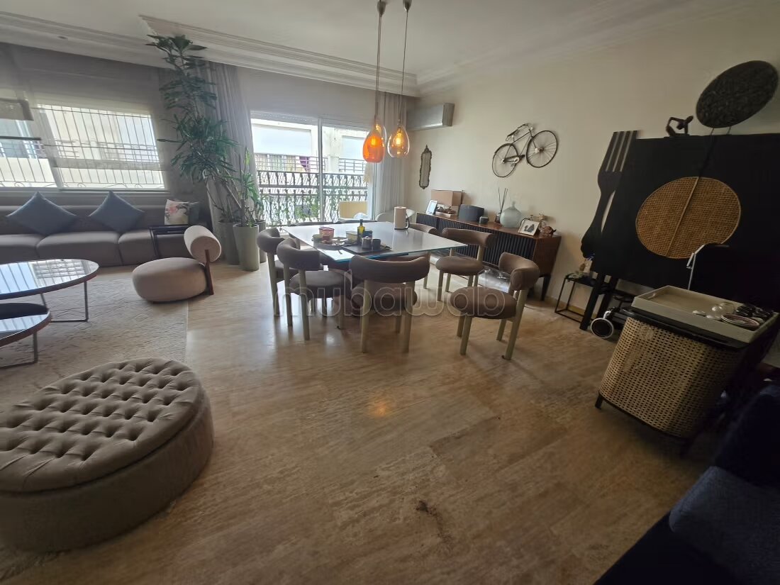 Sale of a beautiful apartment in Golden Triangle