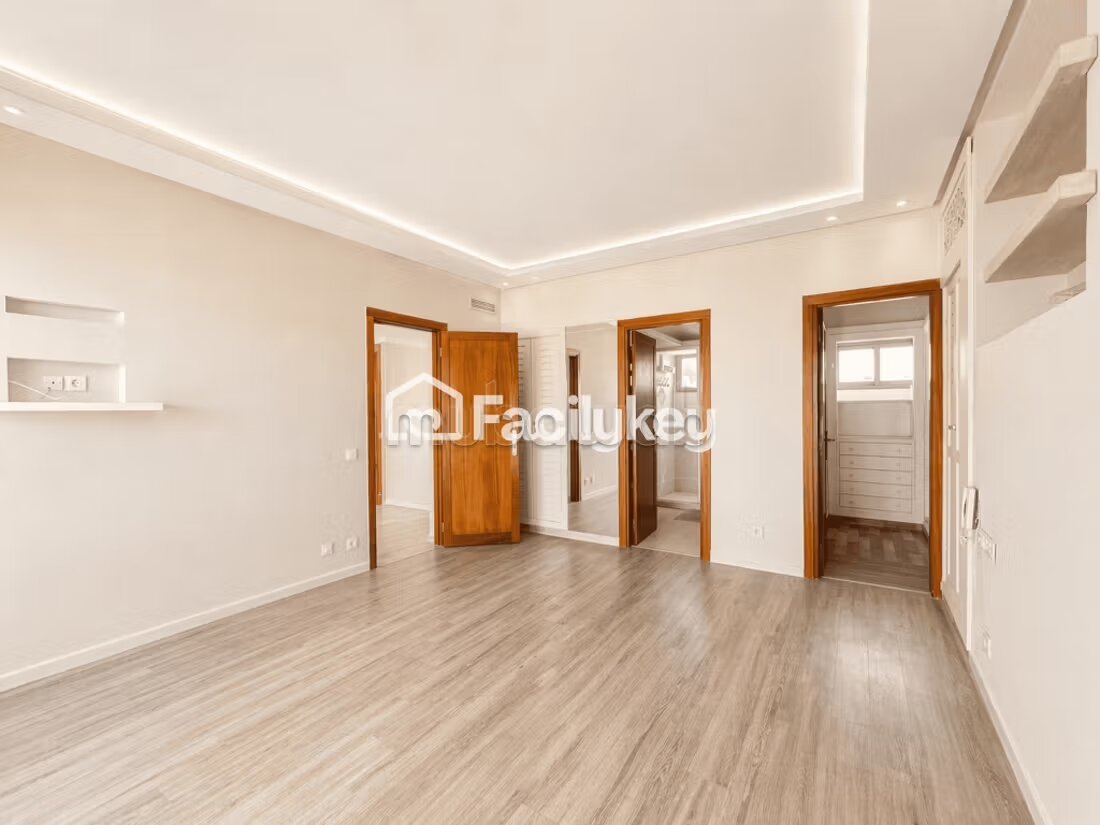 300 m² Apartment for Sale in Casablanca (Racine, Maarif) — Photo 9