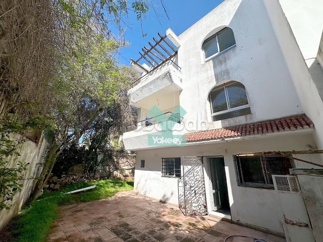 Rare triplex villa for renovation