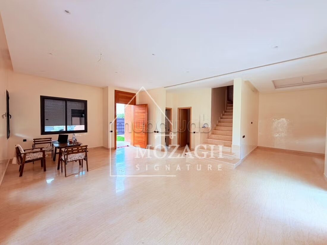 فيلا 4 غرف 289 م² للبيع في مراكش (تارغا) — Photo 17