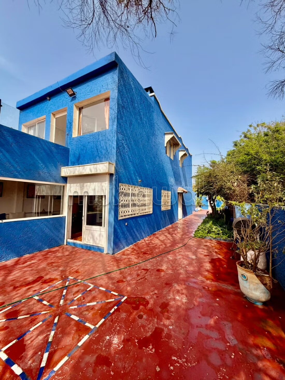 فيلا للإيجار 465m² مع منظر على البحر