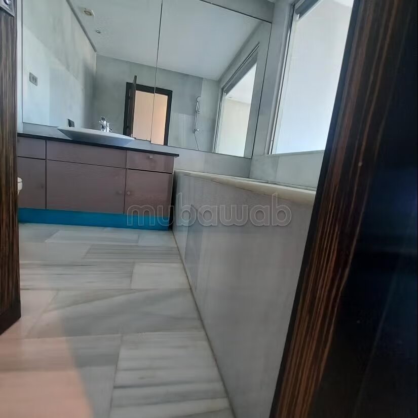 شقة 3 غرف نوم 165 م² للإيجار في الدار البيضاء (بورغوندي أوست) — Photo 12