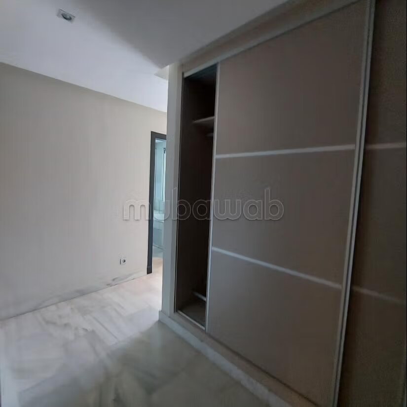شقة 3 غرف نوم 165 م² للإيجار في الدار البيضاء (بورغوندي أوست) — Photo 18