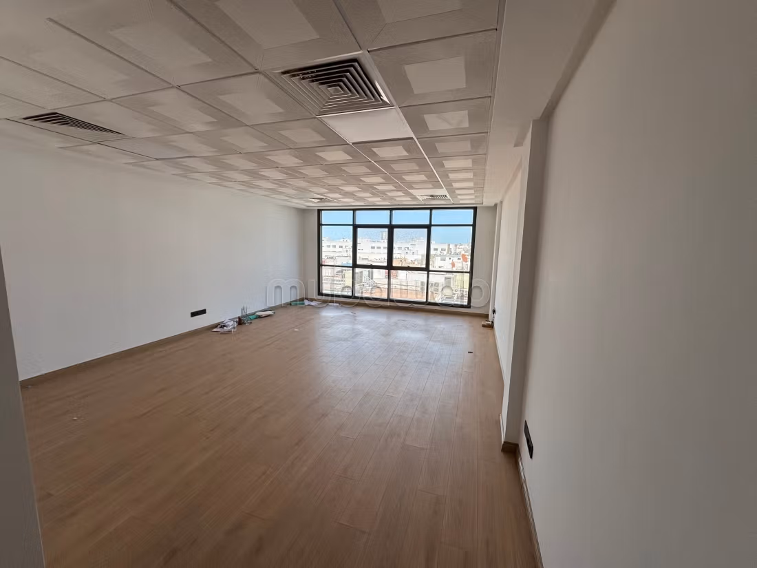 Bureau 48 m² à louer à Casablanca — Photo 2
