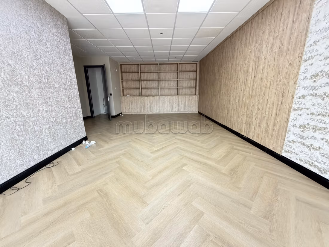 60 m² Office for Rent in Californie — Photo 4