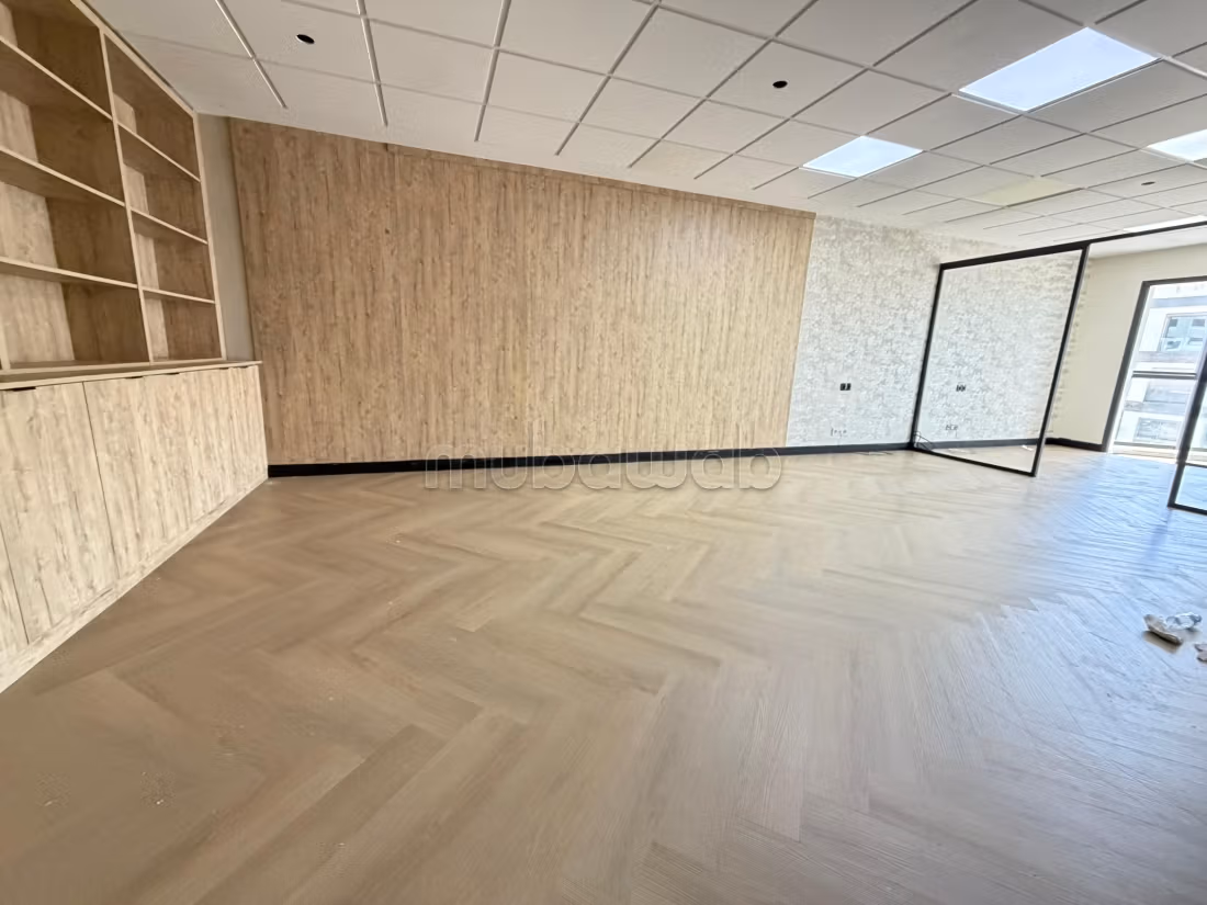 60 m² Office for Rent in Californie — Photo 8