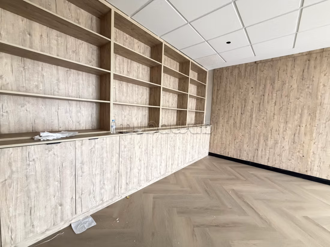 60 m² Office for Rent in Californie — Photo 12