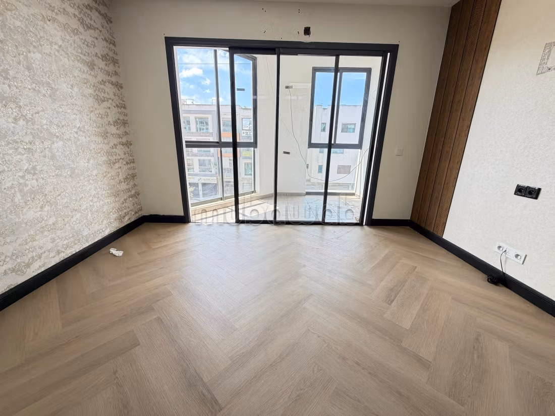 60 m² Office for Rent in Californie — Photo 16