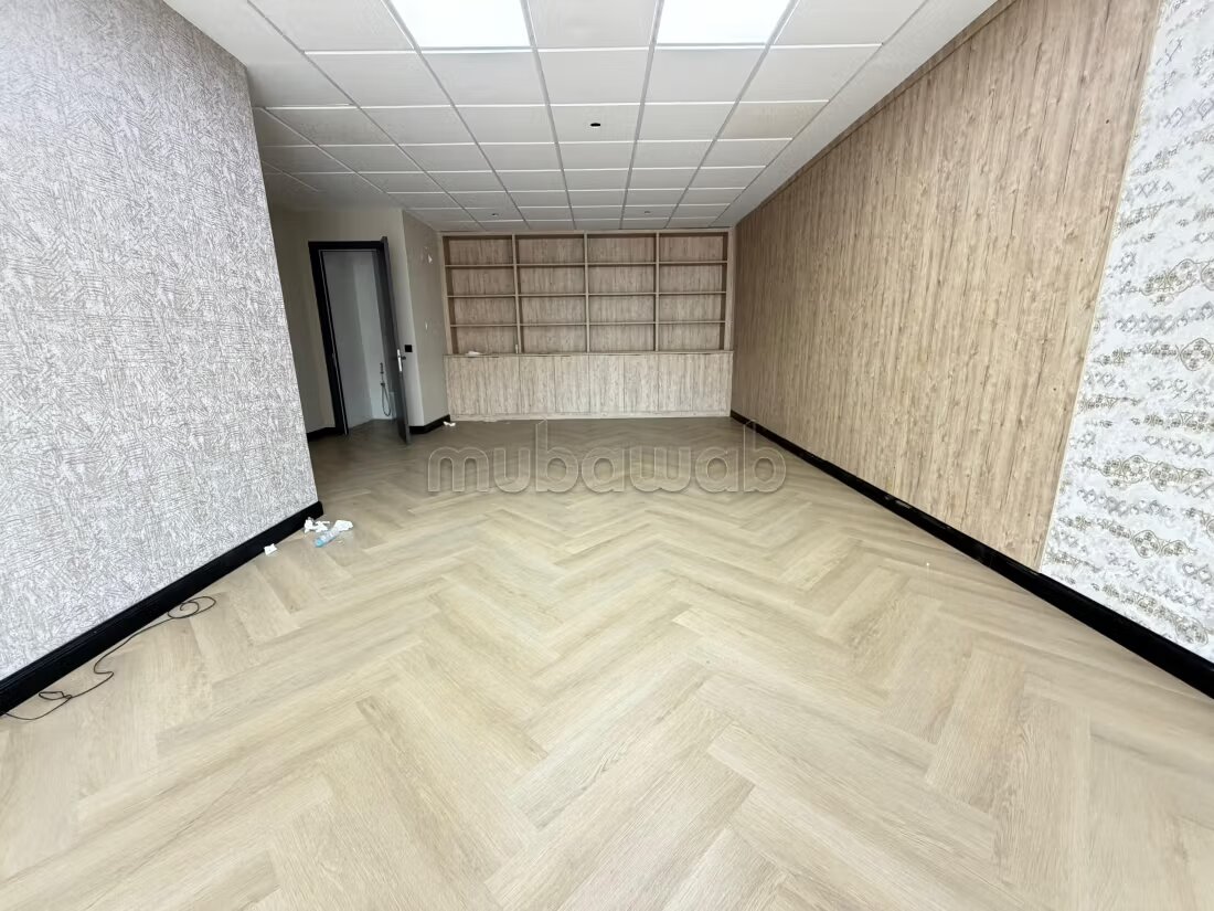 60 m² Office for Rent in Californie — Photo 3